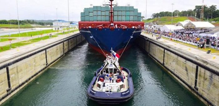 Panama-Canal-image-tug-assistance-e1523606705624 (700x338, 251Kb)