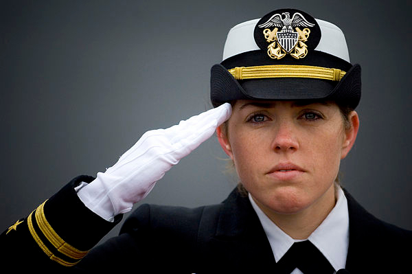 600px-Female_officer_saluting (600x399, 119Kb)