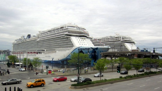 Norwegian-Bliss-and-Norwegian-Escape-right-docked-in-New-York-note-differences-in-windows-over-bridge-_3d4159 (643x361, 154Kb)