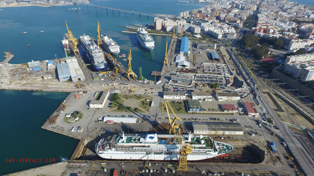 Four-cruise-ships-ungoing-simotaneous-revits-at-Cadiz-shipyard---credit-Navantia (640x360, 332Kb)