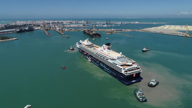 Mein-Schiff-1-arriving-April-2018-at-yard-for-conversion---credit-Navantia (640x360, 212Kb)