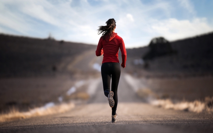 5651699_GirlRunningBeautifulWallpaper (700x437, 139Kb)