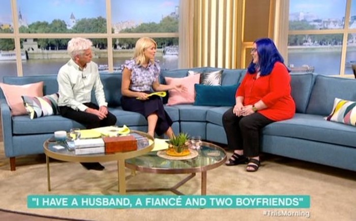 Британка Мэри живет с четырьмя мужчинами и шокирует телезрителей подробностями