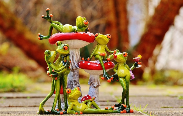 Funny-Group-Cute-Frogs-Animals-Mushrooms-Figures-1176188 (700x444, 98Kb)