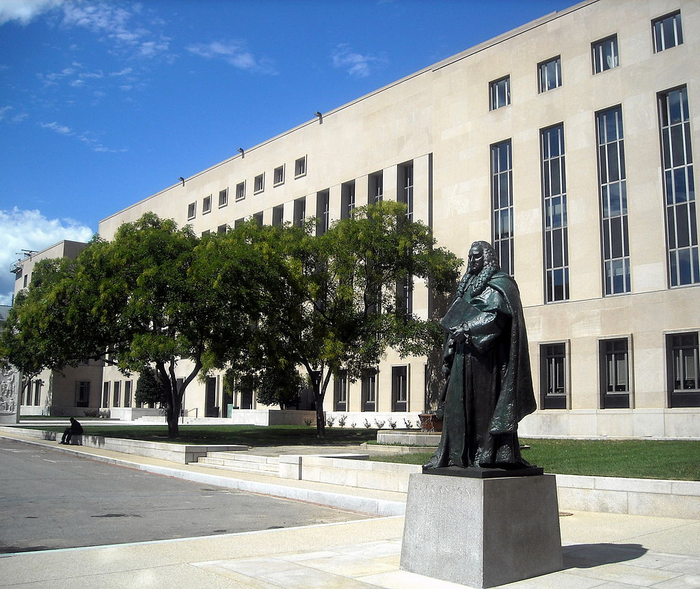 William_Blackstone_statue,_DC (700x589, 459Kb)