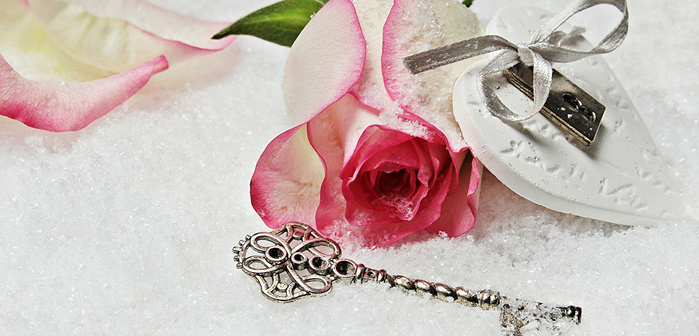 4199468_Valentines_Day_Roses_Key_lock_Heart_Bowknot_513517_1280x615 (700x336, 125Kb)