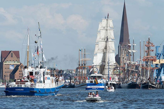 the_maritime_skyline_of_rostock_379_55c07fc864c7 (900x666, 100Kb)