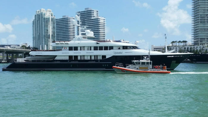 051415+yacht+runs+aground+near+miami+beach+uscg (700x393, 46Kb)