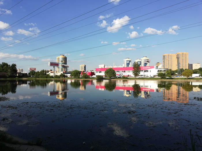 Города - Реутов со стороны Новогиреевского пруда (700x525, 165Kb)
