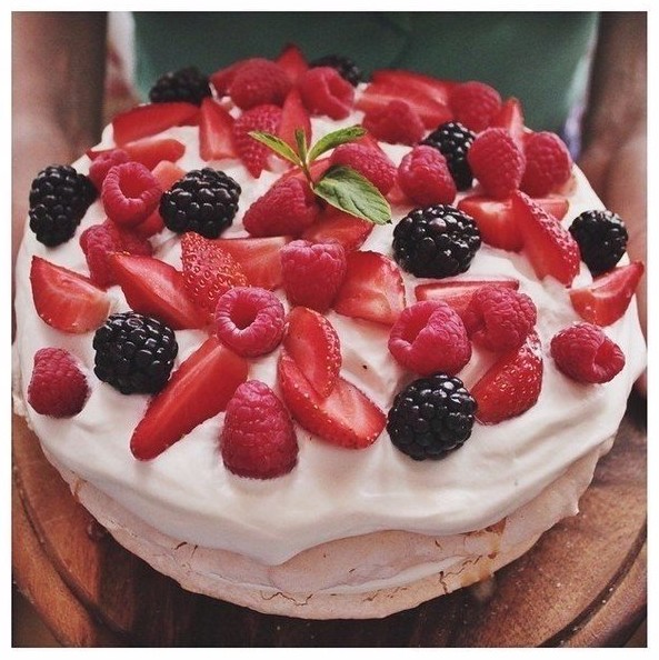 5745884_Interesnii_Tort_Pavlova (593x594, 103Kb)