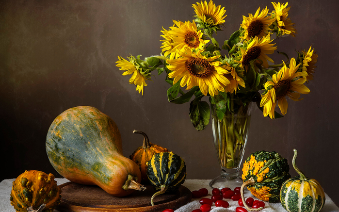 Still-life_Bouquets_Sunflowers_Pumpkin_Vase_537605_2880x1800 (700x437, 410Kb)