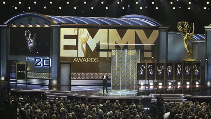 Рэйчел Броснахэн и Билл Хейдер удостоились «Эмми» за лучшие комедийные роли