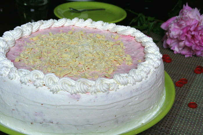 Малиновый торт с йогуртом и орехами13 (700x466, 507Kb)