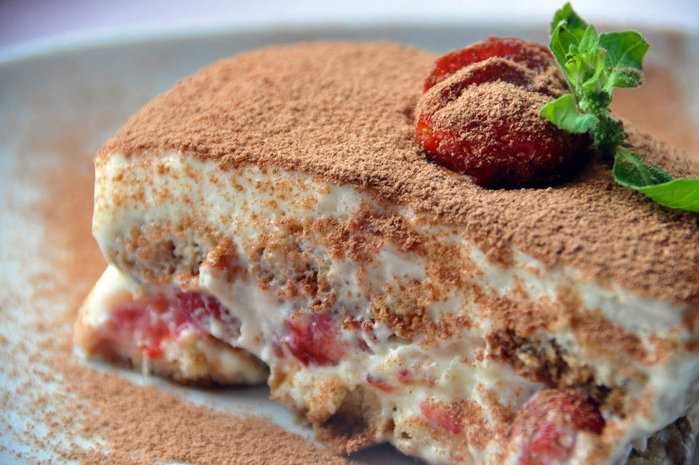 tiramisu-s-klubnokoi-1 (700x465, 100Kb)