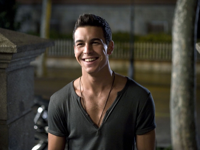 Men___Male_Celebrity_Mario_Casas_smiling_056920_2 (700x525, 201Kb)