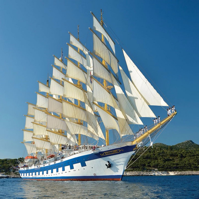 14719160-velikolepnyj-royal-clipper-samoe-bolsho (700x700, 477Kb)