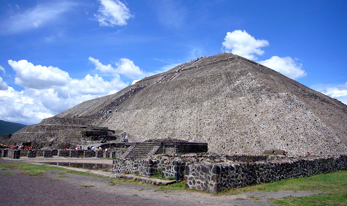 1280px-Piramide_del_Sol_072006 (700x415, 417Kb)