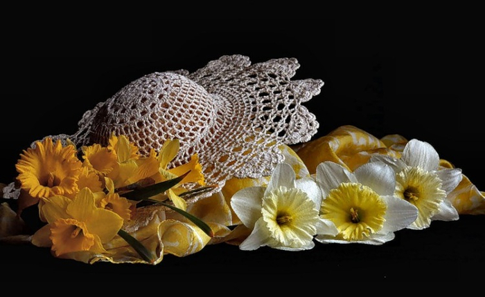 шляпки и цветы натюлморт 8 (700x430, 218Kb)