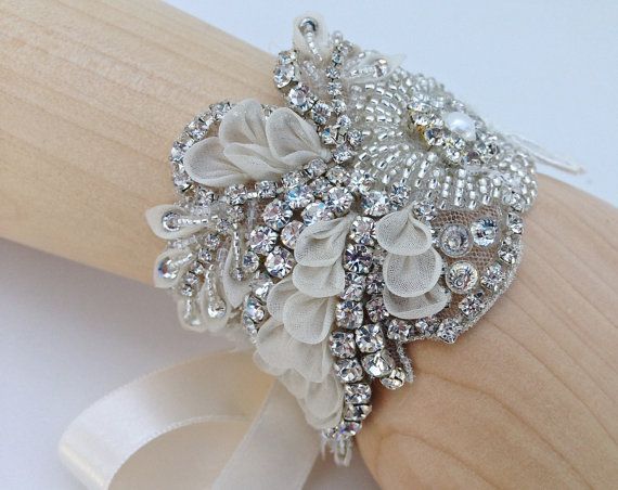 5582947_cystalandpearlbridalcuff (570x452, 45Kb)