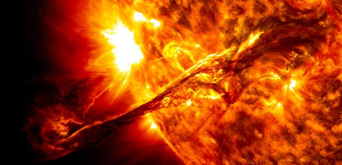 Giant_prominence_on_the_sun_erupted1 (700x339, 264Kb)