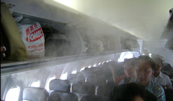 5 самых грязных мест в самолете — здесь бактерии несут серьезную угрозу человеческой жизни