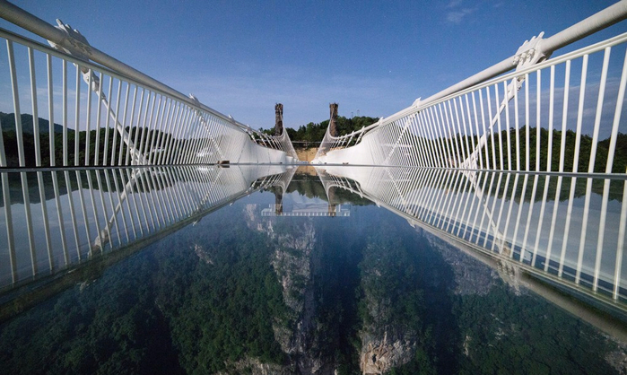 Zhangjiajie-Grand-Canyon-Glass-Bridge-Photography-1020x610 (700x418, 346Kb)