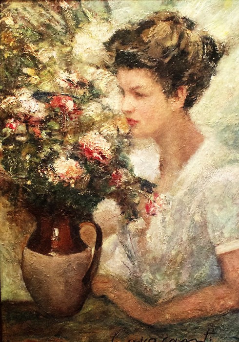 Mujer con vaso de flores (490x700, 140Kb)
