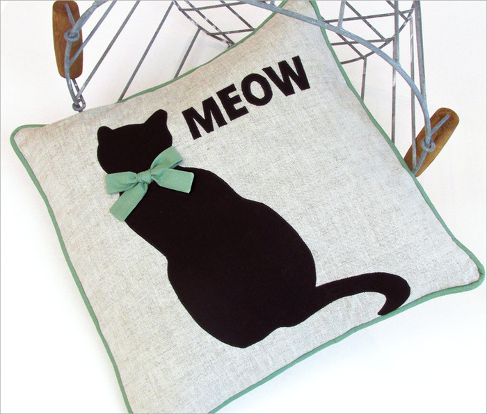2226-Cats-Meow-Applique-Pillow-1 (700x595, 160Kb)