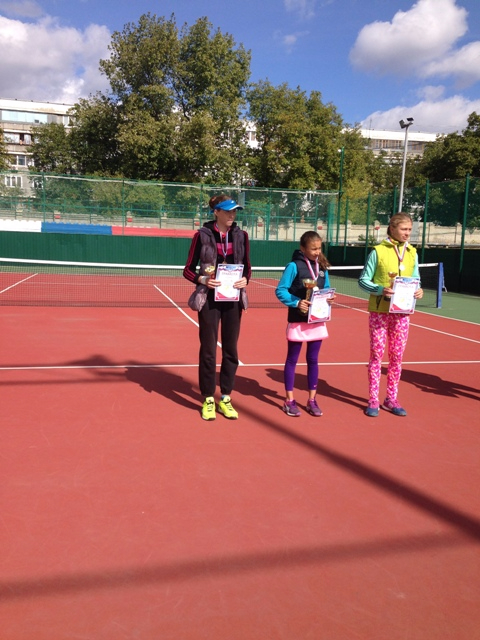 Внучка Любы заняла первое место в турнире по  теннису (480x640, 324Kb)