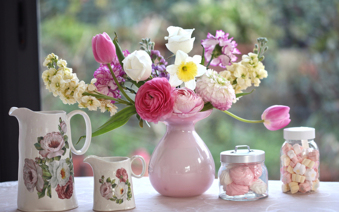 A-Bouquet-of-Flowers-Pink-Vases-HD-Wallpaper (700x437, 348Kb)