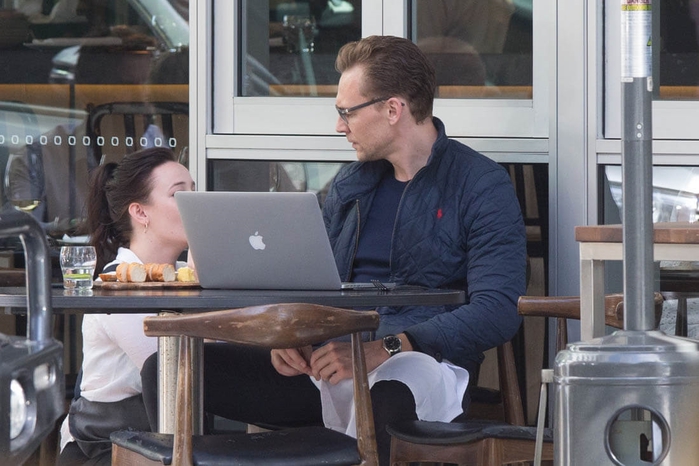 tom-hiddleston-lunch--17oct16-06 (700x466, 222Kb)