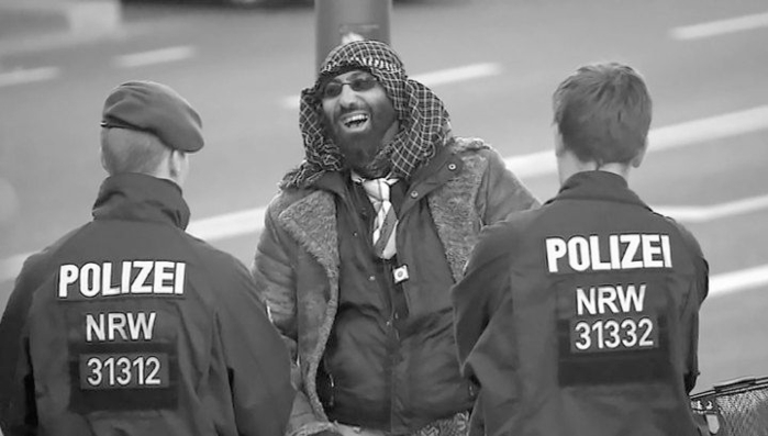 6128303_imgonlinecomuablackwhitepSSAUMpSCYKS (700x397, 121Kb)