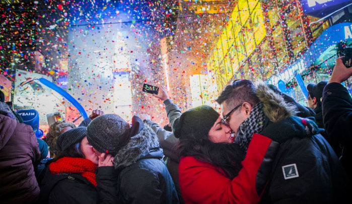 New-Years-Eve-in-Time-Square-NYC (700x405, 105Kb)