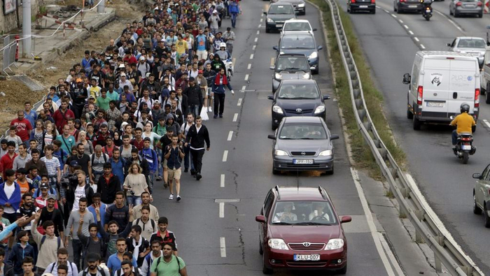 2015-09-05_EUROPE-MIGRANTS (1) (700x395, 326Kb)