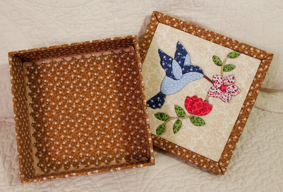 caixa-patchwork-embutido-beija-flor-patchwork-beija-flor (580x393, 325Kb)