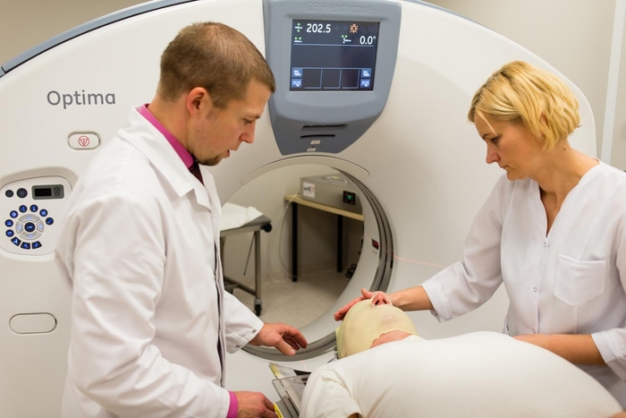 6036301_1460551855_Audzeju_arstesana_ar_Cyberknife (700x467, 174Kb)