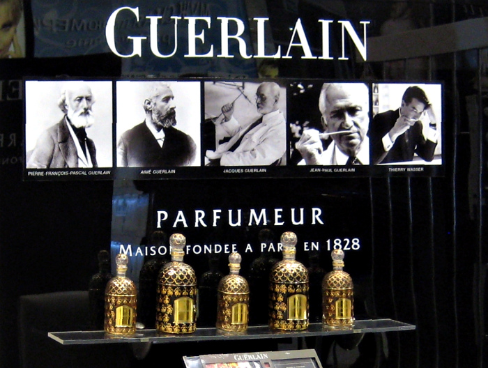 dGuerlain_stand_(Moscow)_detail_by_shakko (700x528, 207Kb)