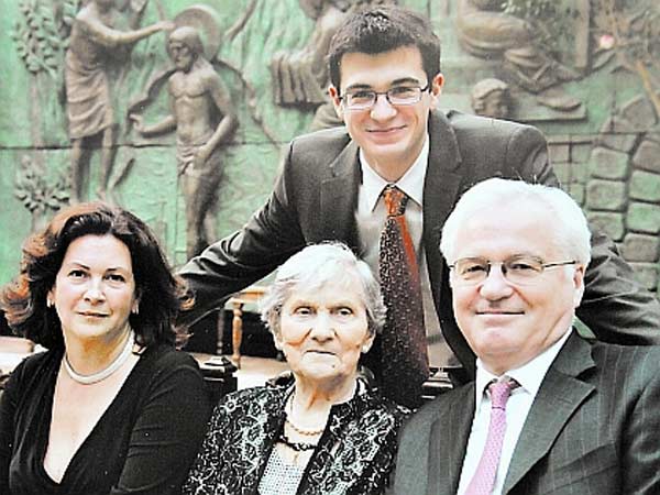 Vitaliy-Churkin-s-zhenoy-sinom-i-mamoy (600x450, 52Kb)