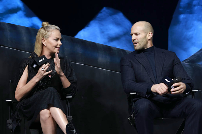 charlize-theron-beijing-24mar17-09 (700x466, 232Kb)