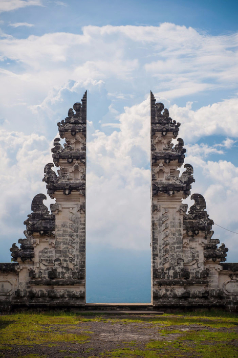 Ворота к небу в храме на Бали (465x700, 349Kb)