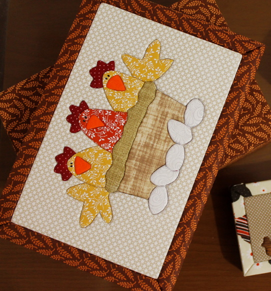 caixa-patchwork-embutido-galinha-caixa-decorada (542x580, 464Kb)