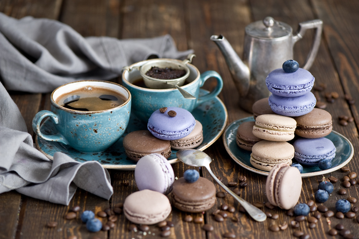 1493816039_coffee_cups_grains_macaroon_cookies_frosting_berries_blueberries_dessert_sweets_still_life_96604 (700x466, 290Kb)