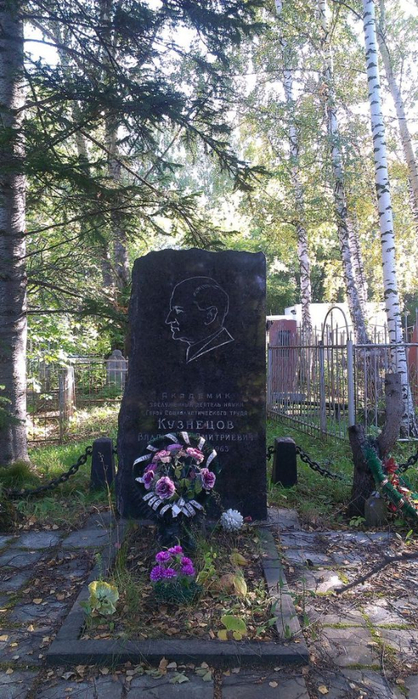 Juzhnoe_Cemetery_(Tomsk)_._._ (418x700, 413Kb)