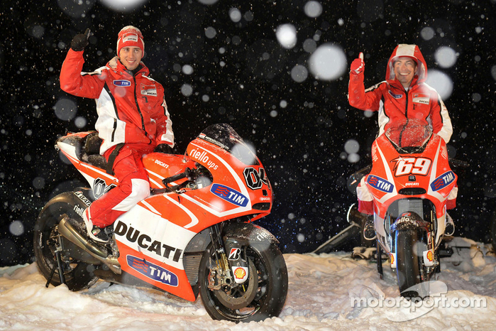 f1-wrooom-2013-press-ski-meeting-madonna-di-campiglio-2013-andrea-dovizioso-and-nicky-ha (700x466, 504Kb)