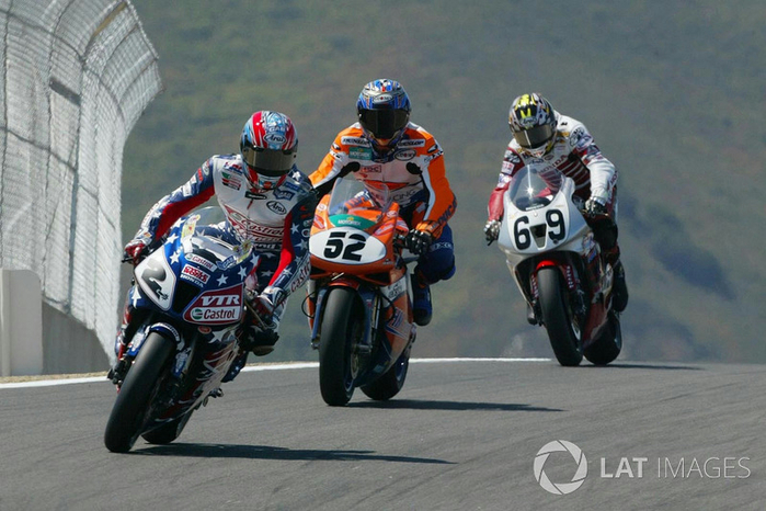 wsbk-laguna-seca-2002-colin-edwards-honda-james-toseland-ducati-nicky-hayden-honda (700x466, 346Kb)