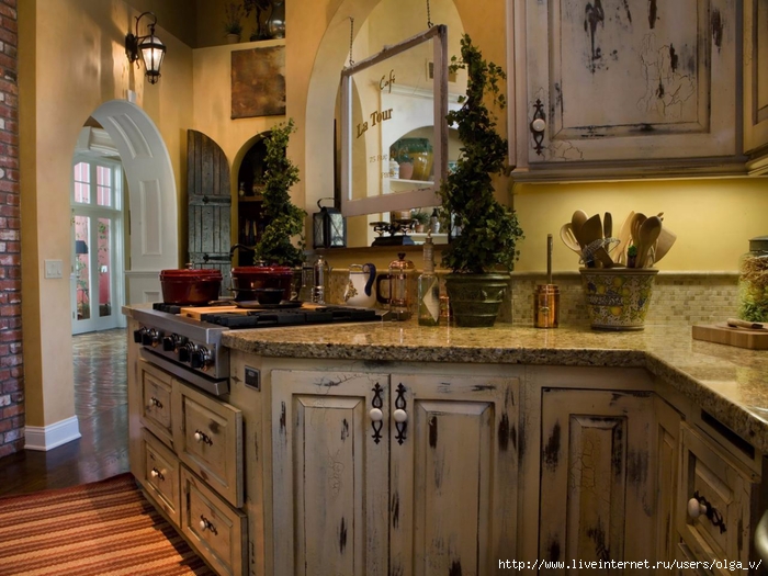 distressed-kitchen-cabinets-pictures-ideas-from-hgtv-hgtv (700x525, 291Kb)