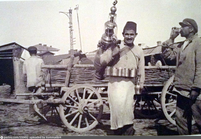 Татарин - продавец бузы. 1926 (700x484, 375Kb)