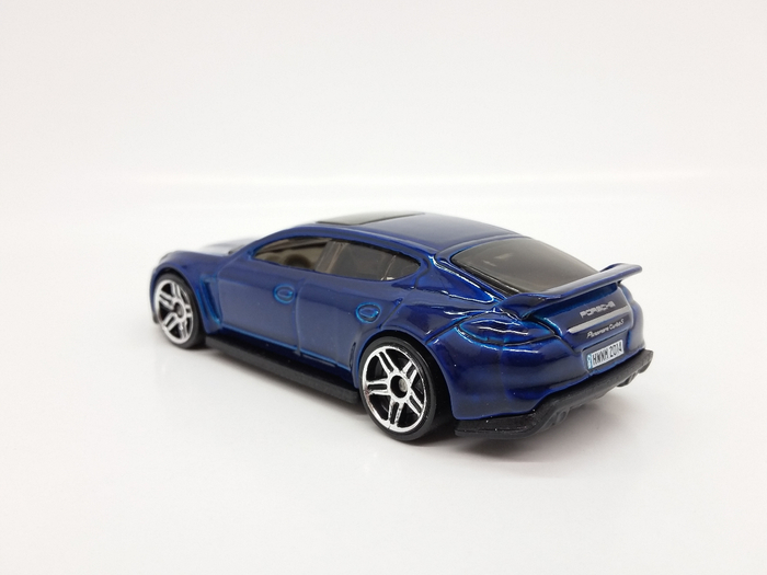 Porsche Panamera Turbo S (MatchBox) 002 (700x525, 197Kb)