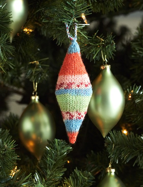 6226115_ColorfulChristmasOrnamentsIR_Large500_ID818899_1_ (500x653, 83Kb)