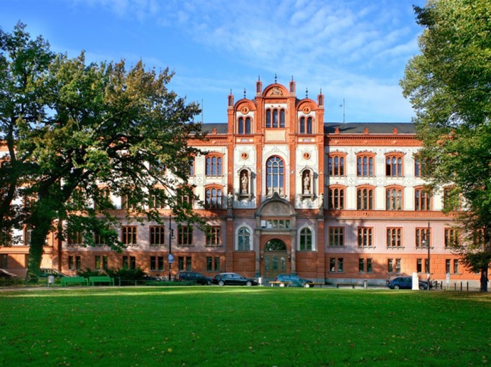 Самые красивые университеты мира: топ 10 зданий универов разных стран